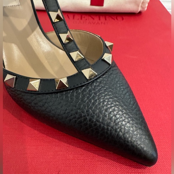 Valentino Garavani Rockstud Cage 65mm in Black and gold hardware - Picture 10 of 17